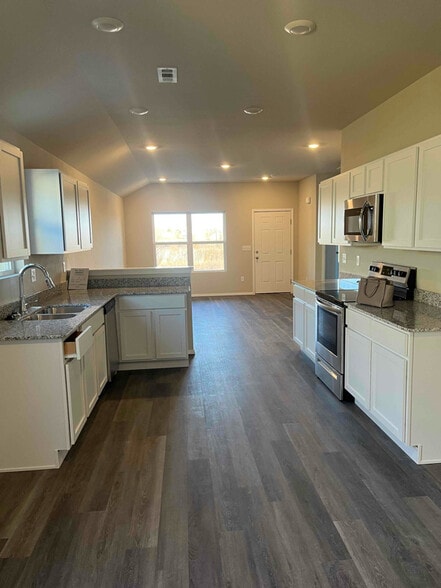 Building Photo - 1039 S Nighthawk Ln