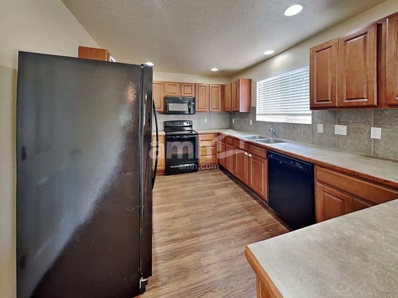 Building Photo - 191 W Tehuti Ct