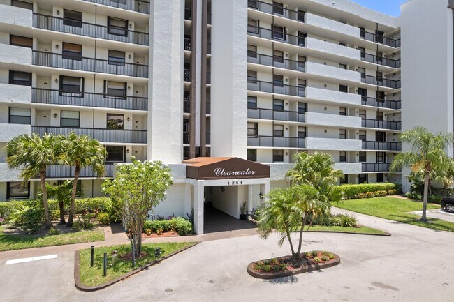 Building Photo - 1266 S Military Trail