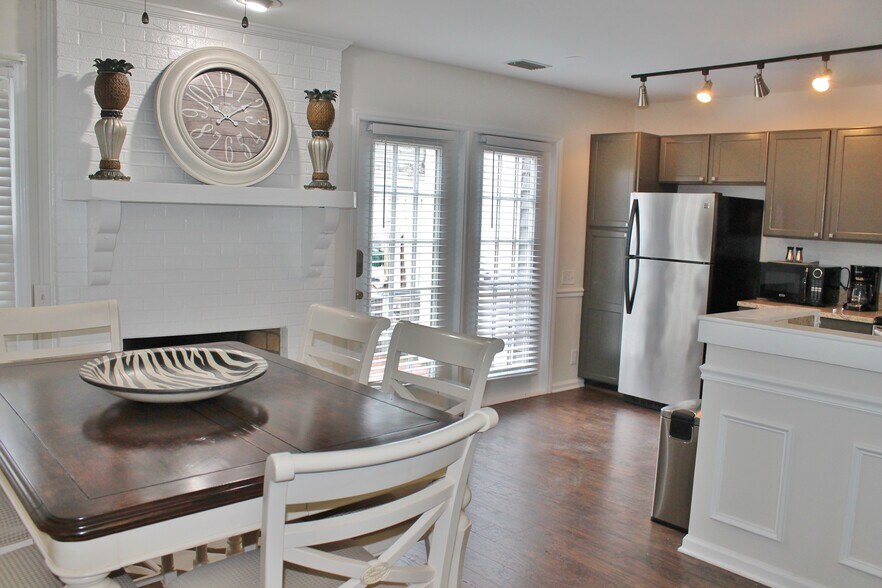 Building Photo - 7245 Meeting St