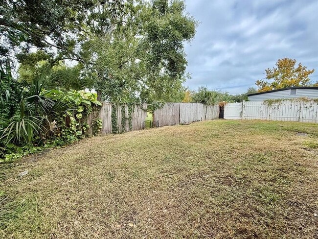 Building Photo - 6959 S Manhattan Ave