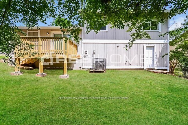 Building Photo - 3011 Woodfield Dr