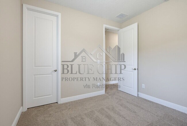 Building Photo - 1213 Pampus Dr
