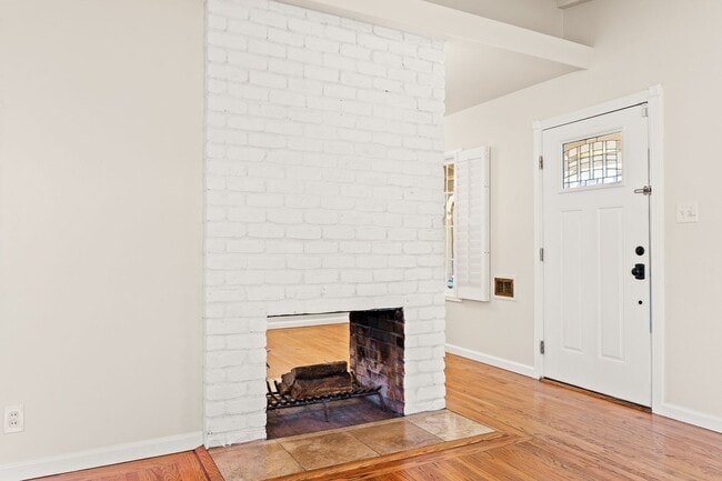 Building Photo - Charming Hayward Home with Modern Upgrades...