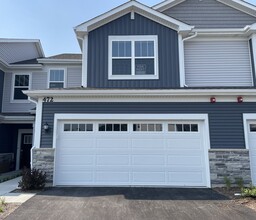 Building Photo - 472 Carpathian Dr