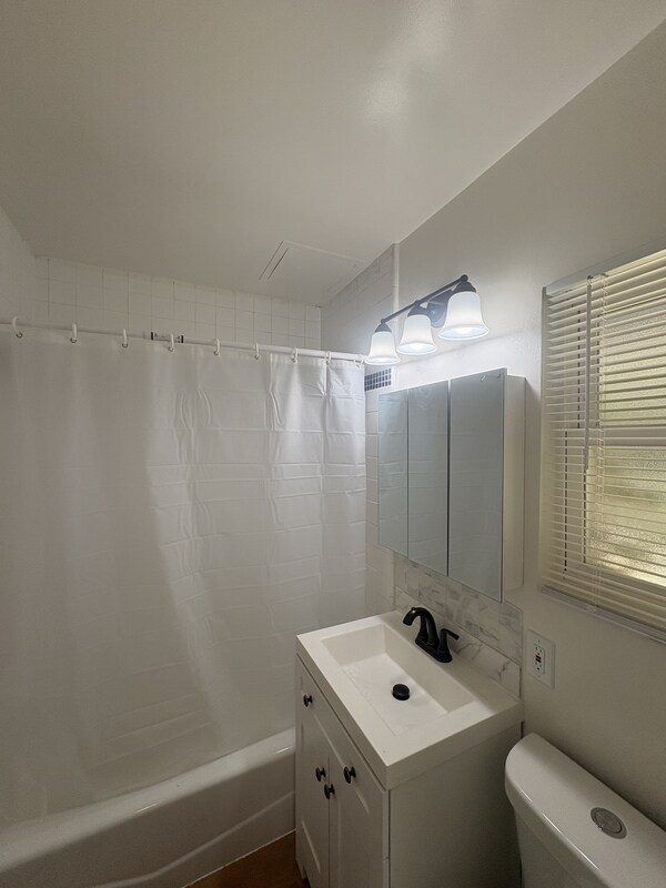 Building Photo - 474 Sherman Ave