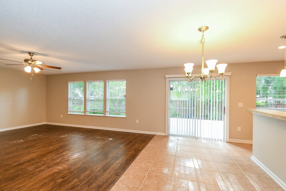 Building Photo - 2427 Brian Lakes Dr E