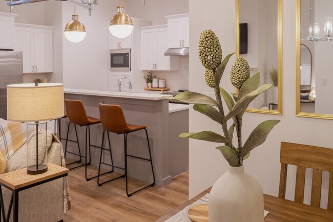 Lots of quiet close cabinets and drawers - 3723 116th St