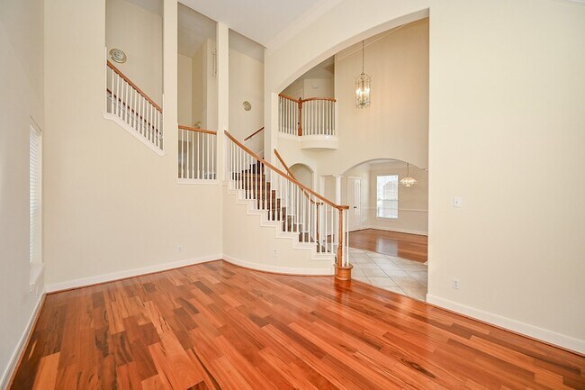 Building Photo - 1547 Lakeside Enclave Dr