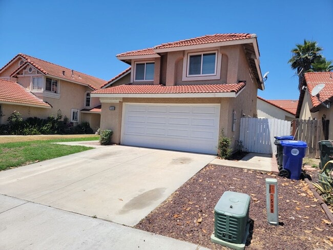 Building Photo - Fontana Two Story