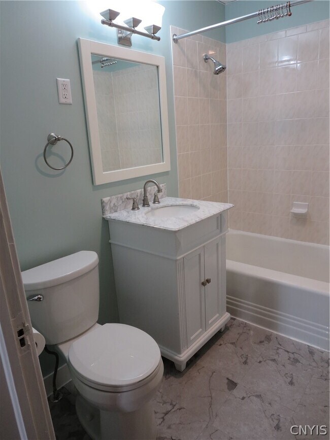 Building Photo - 126 Shotwell Park