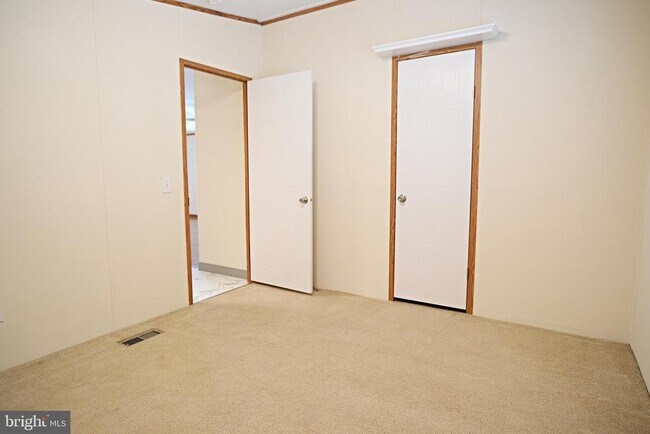 Building Photo - 45170 Settlers Ln