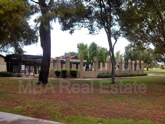 Building Photo - 2211 E Forge Ave