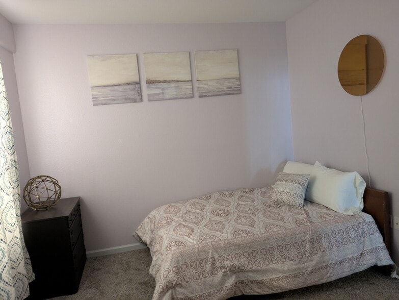 2nd Bedroom - 1727 N Pearl St