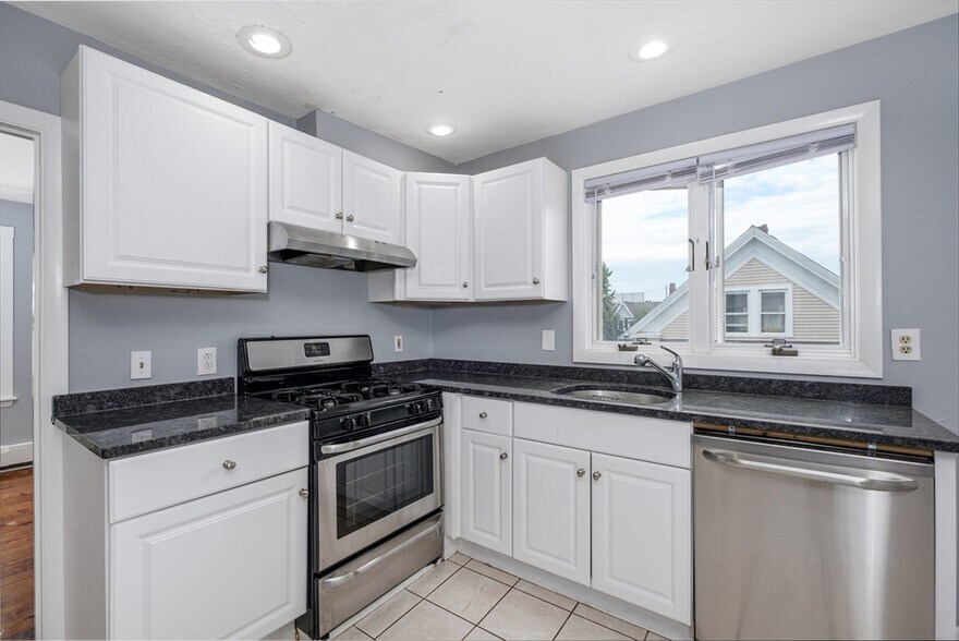 Building Photo - 10 Kilby St