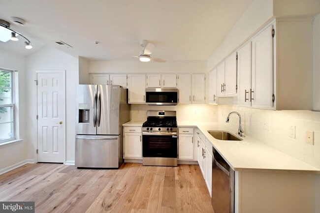 Building Photo - 302 Weston Ln