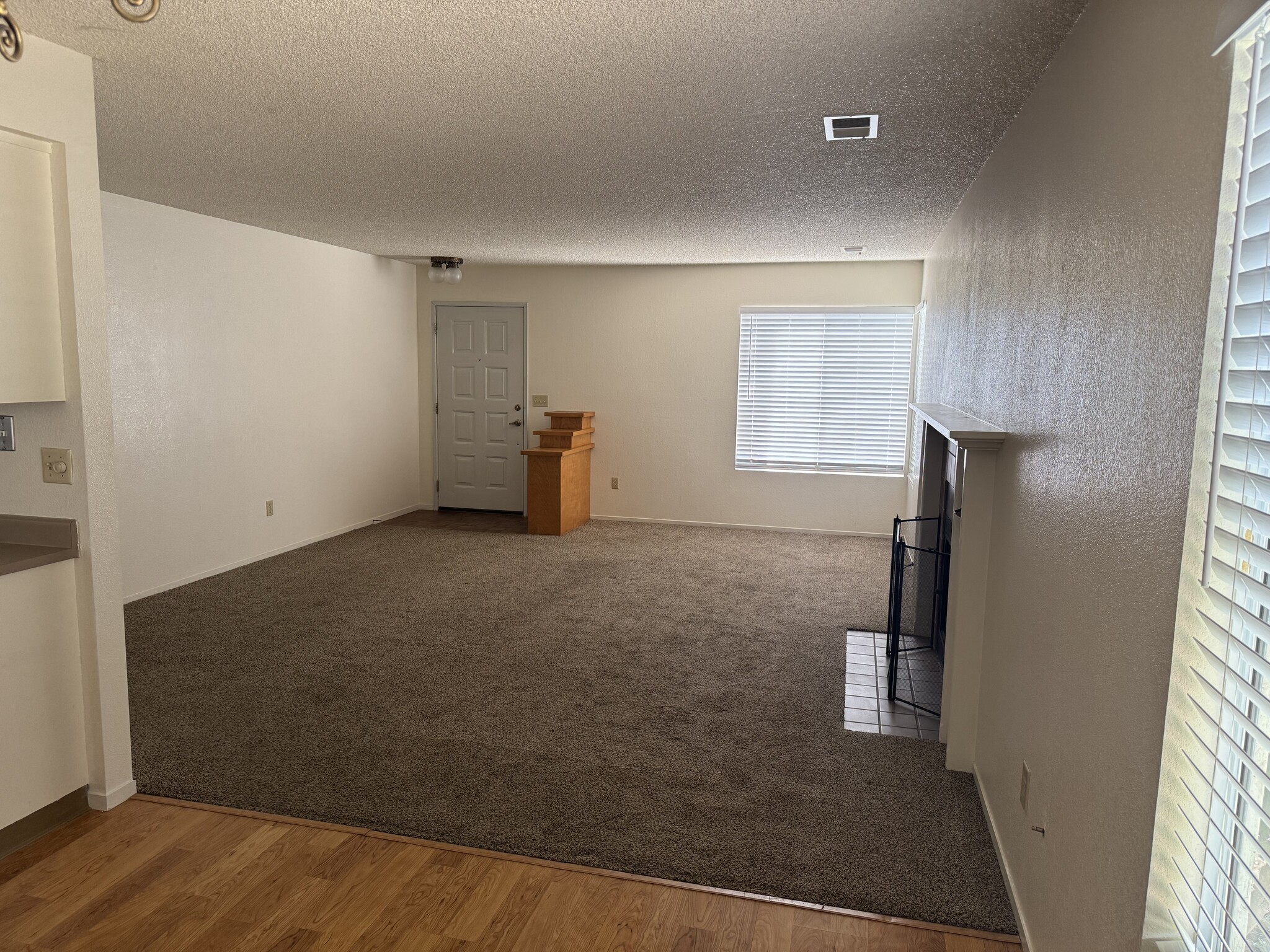 Living room / front door - 102 Marina Dr N