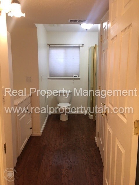 Building Photo - 5 Bedroom Home Centrally Located In Fruit ...