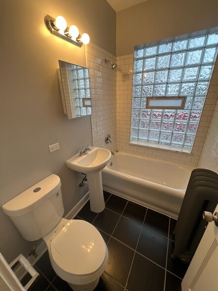 Building Photo - 7506 S Vernon Ave