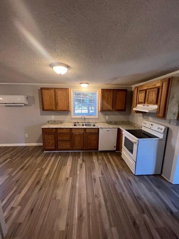 Building Photo - 614 W Queen St