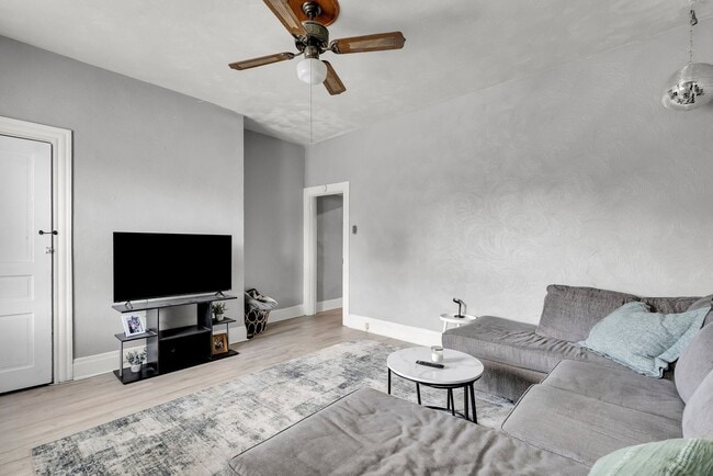 Building Photo - 3 BR 2 bath Bloomfield/Upper Lawrenceville...