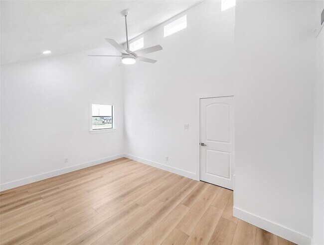 Building Photo - 971 Mary Ann