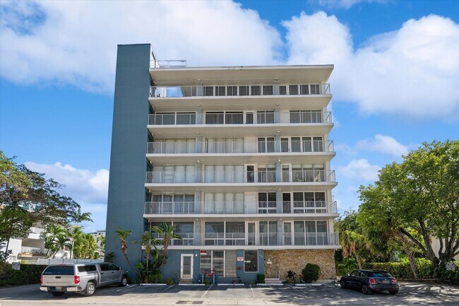 Building Photo - 524 Orton Ave