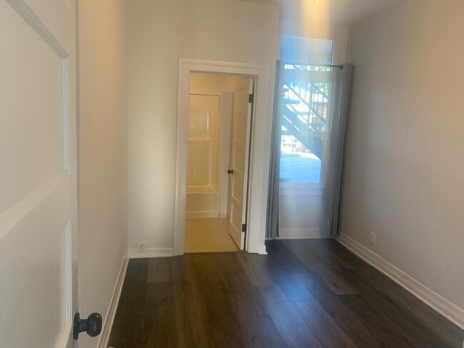 Building Photo - 1034 Hyperion Ave