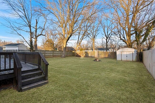 Building Photo - 3 Bedroom | 2 Bathroom | Nixa MO| Fenced Back Yard! | Nixa Schools!