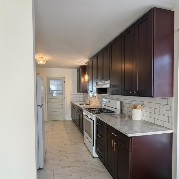 Building Photo - 6304 W Diversey Ave