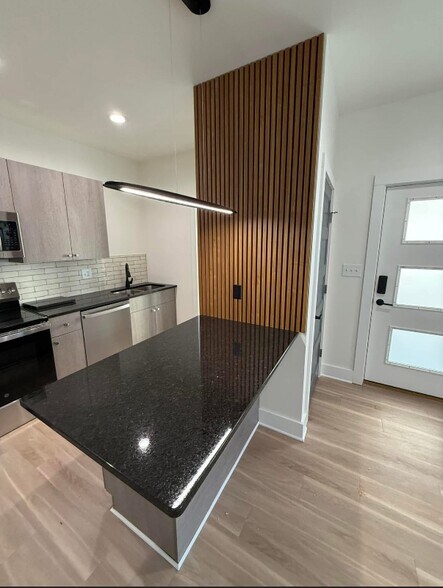 Building Photo - 3203 Memorial Ave