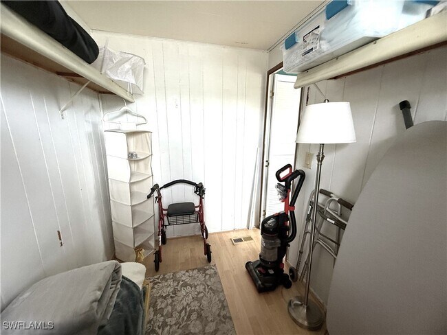 Building Photo - 455 Jacaramba Ct