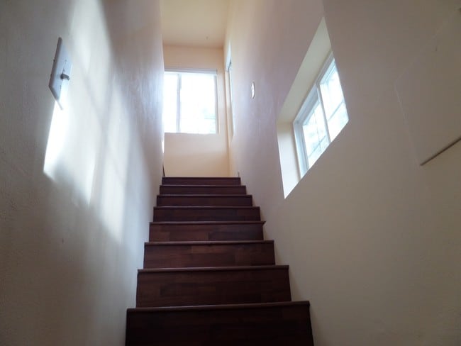Building Photo - Super Cute & Renovated 3-Bedroom Cottage i...