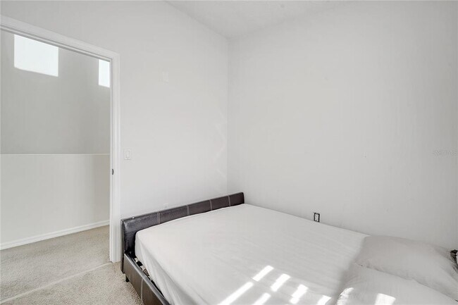 Building Photo - 1028 Universal Rest Pl