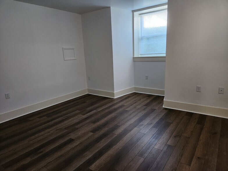 Building Photo - 125 Peyton St