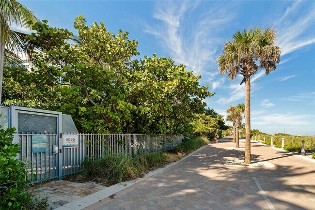 Building Photo - 5055 Collins Ave