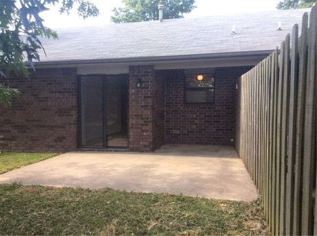 Building Photo - 2863 Kasey Ave