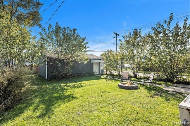 Building Photo - 13754 Knox Ave