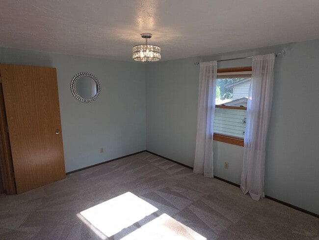 Building Photo - Mt Pleasant 4 bedroom