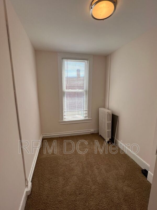 Building Photo - 221 14th Pl NE