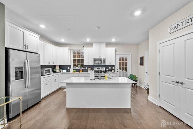 Building Photo - 1901 Swales Ct