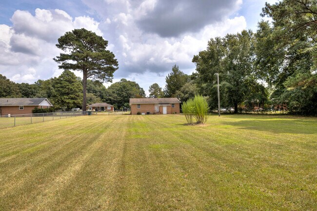 Building Photo - 3640 Lindella Rd