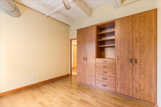 Building Photo - 416 NW 13th Ave