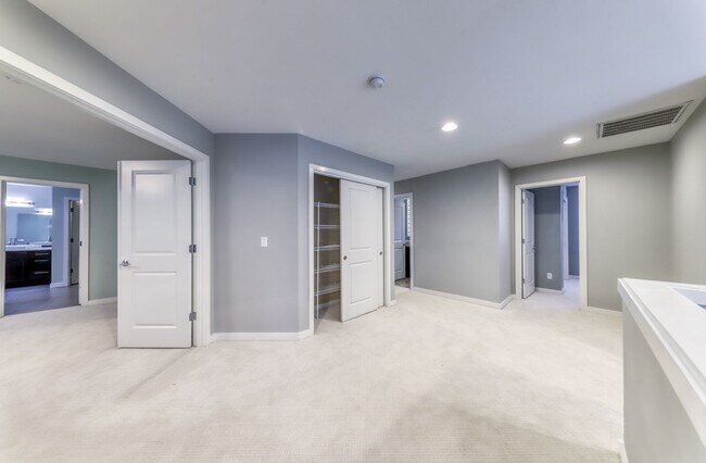 Building Photo - Gorgeous Large Home