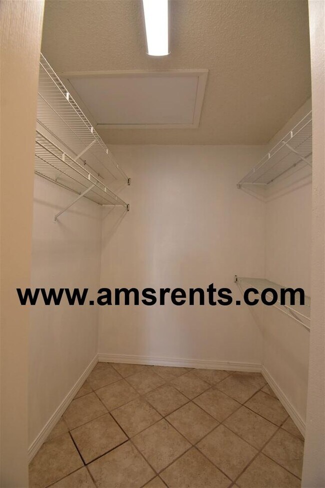 Building Photo - Spacious 3 bedroom House in Orlando