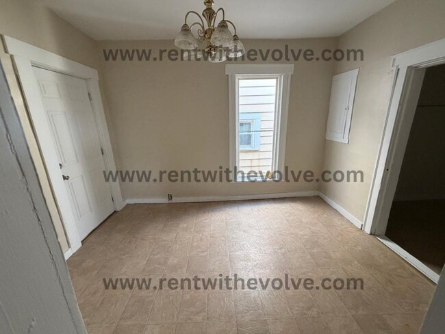 Building Photo - 607 S Stone St