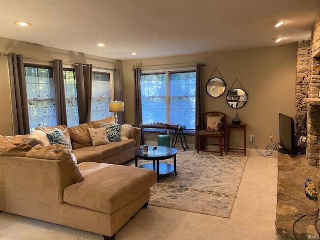 Building Photo - 2206 E Autumn Dr