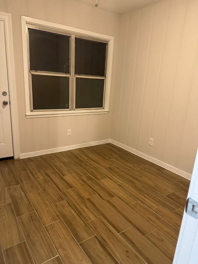 Building Photo - 119 Lakewood Dr