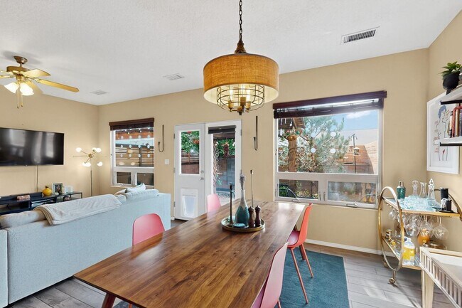 Building Photo - Sawmill District Townhouse 2/BD2/Story 2.5...