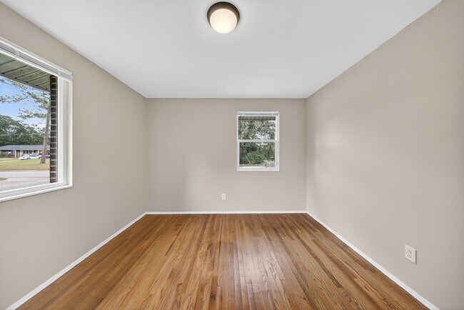 Building Photo - 2327 Mura Dr